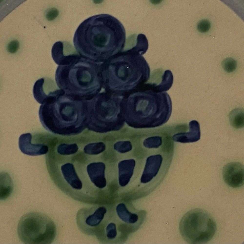 M A HADLEY PLATE POTTERY BLUE WHITE GREEN BLUEBERRY BOUQUET HOME DINING DINNER